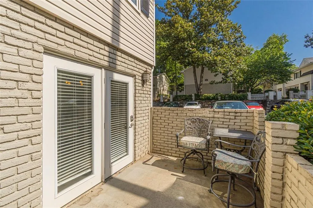 6940 Roswell Road Unit 6a, Sandy Springs, Georgia 30328, 2 Bedrooms Bedrooms, ,1 BathroomBathrooms,Residential,Sold,6940 Roswell Road Unit 6a,7067115