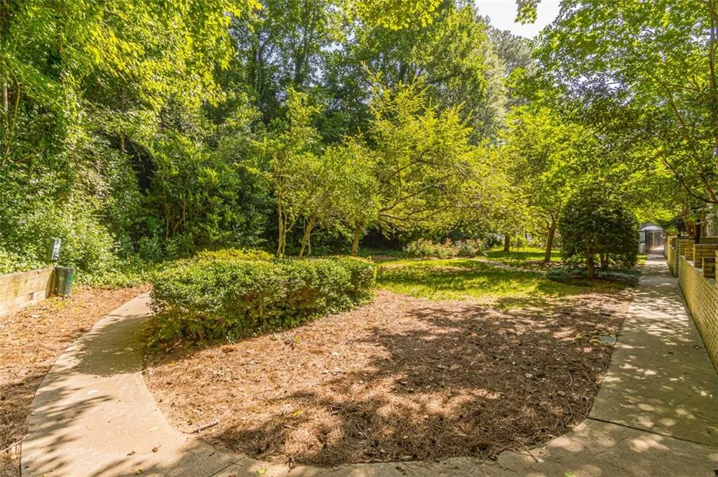 6940 Roswell Road Unit 6a, Sandy Springs, Georgia 30328, 2 Bedrooms Bedrooms, ,1 BathroomBathrooms,Residential,Sold,6940 Roswell Road Unit 6a,7067115