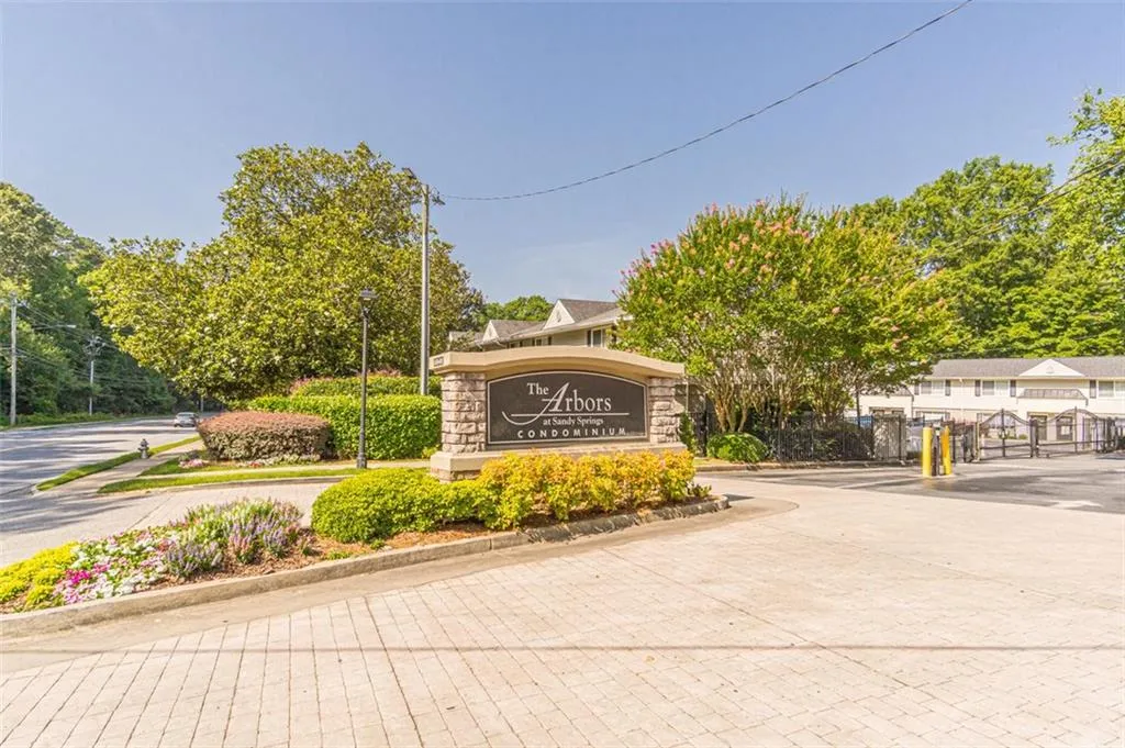 6940 Roswell Road Unit 6a, Sandy Springs, Georgia 30328, 2 Bedrooms Bedrooms, ,1 BathroomBathrooms,Residential,Sold,6940 Roswell Road Unit 6a,7067115