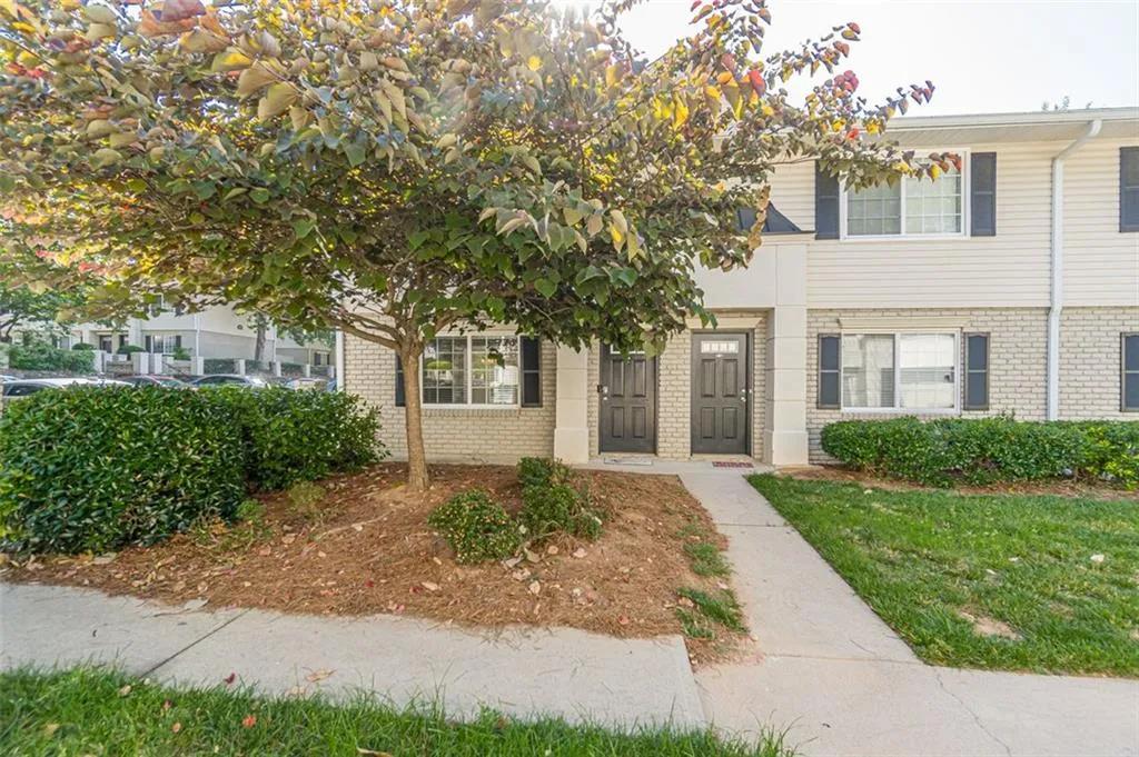 6940 Roswell Road Unit 6a, Sandy Springs, Georgia 30328, 2 Bedrooms Bedrooms, ,1 BathroomBathrooms,Residential,Sold,6940 Roswell Road Unit 6a,7067115