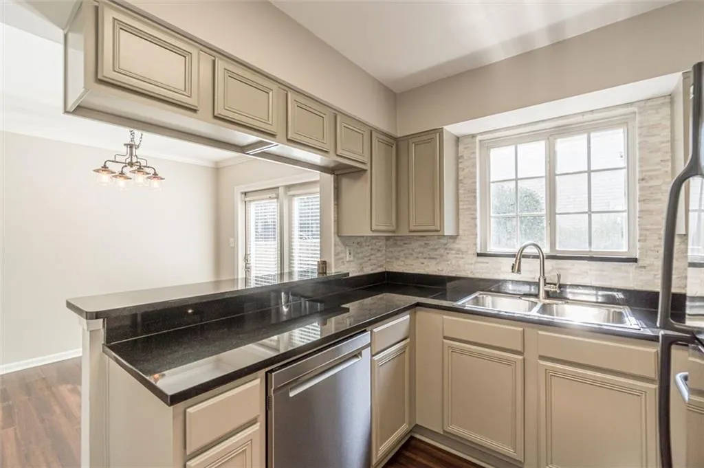 6940 Roswell Road Unit 6a, Sandy Springs, Georgia 30328, 2 Bedrooms Bedrooms, ,1 BathroomBathrooms,Residential,Sold,6940 Roswell Road Unit 6a,7067115