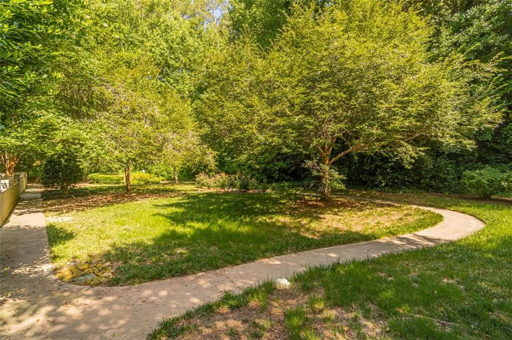 6940 Roswell Road Unit 6a, Sandy Springs, Georgia 30328, 2 Bedrooms Bedrooms, ,1 BathroomBathrooms,Residential,Sold,6940 Roswell Road Unit 6a,7067115