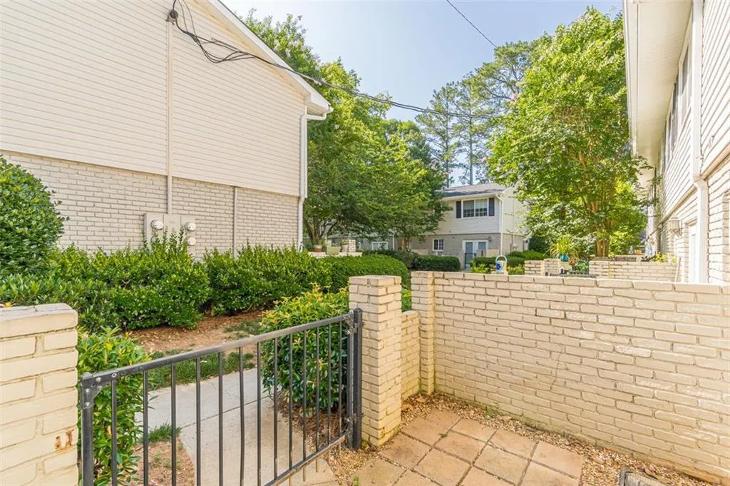 6940 Roswell Road Unit 6a, Sandy Springs, Georgia 30328, 2 Bedrooms Bedrooms, ,1 BathroomBathrooms,Residential,Sold,6940 Roswell Road Unit 6a,7067115