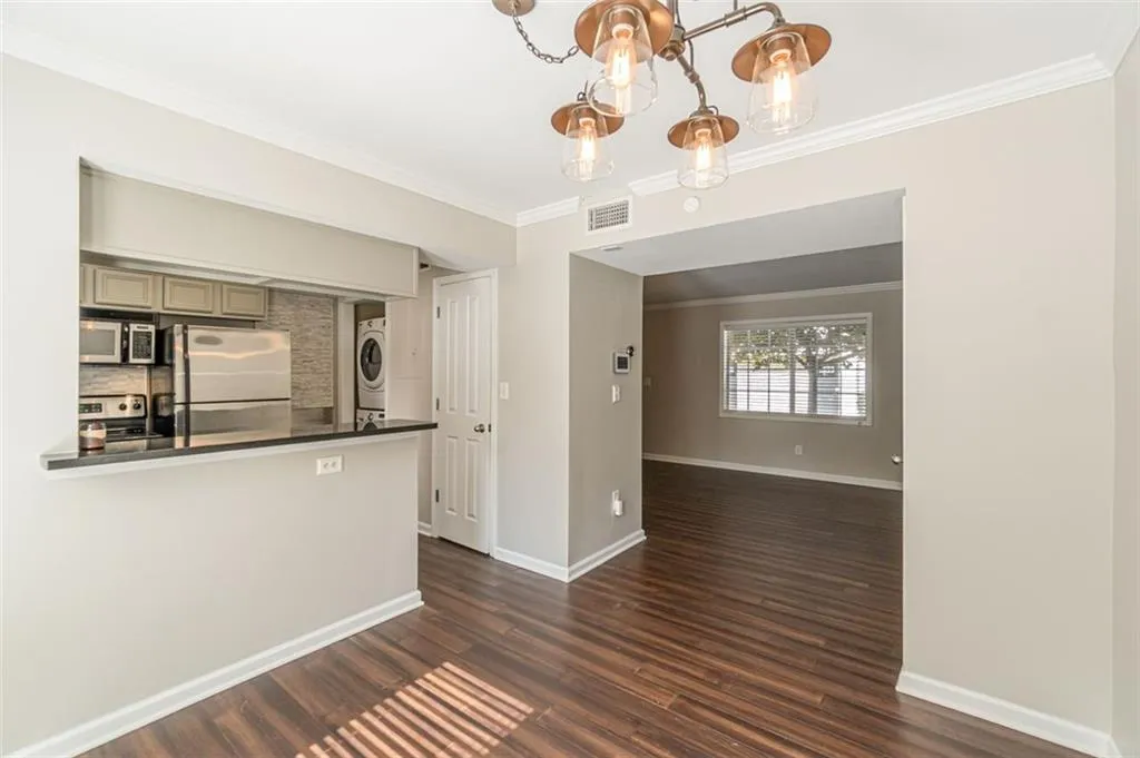 6940 Roswell Road Unit 6a, Sandy Springs, Georgia 30328, 2 Bedrooms Bedrooms, ,1 BathroomBathrooms,Residential,Sold,6940 Roswell Road Unit 6a,7067115