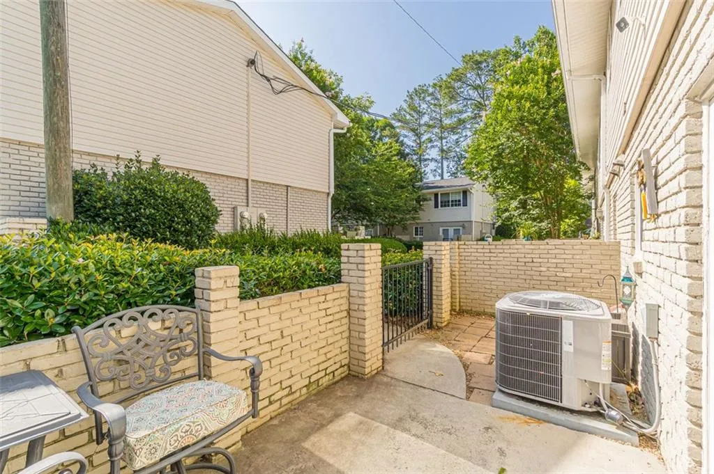 6940 Roswell Road Unit 6a, Sandy Springs, Georgia 30328, 2 Bedrooms Bedrooms, ,1 BathroomBathrooms,Residential,Sold,6940 Roswell Road Unit 6a,7067115