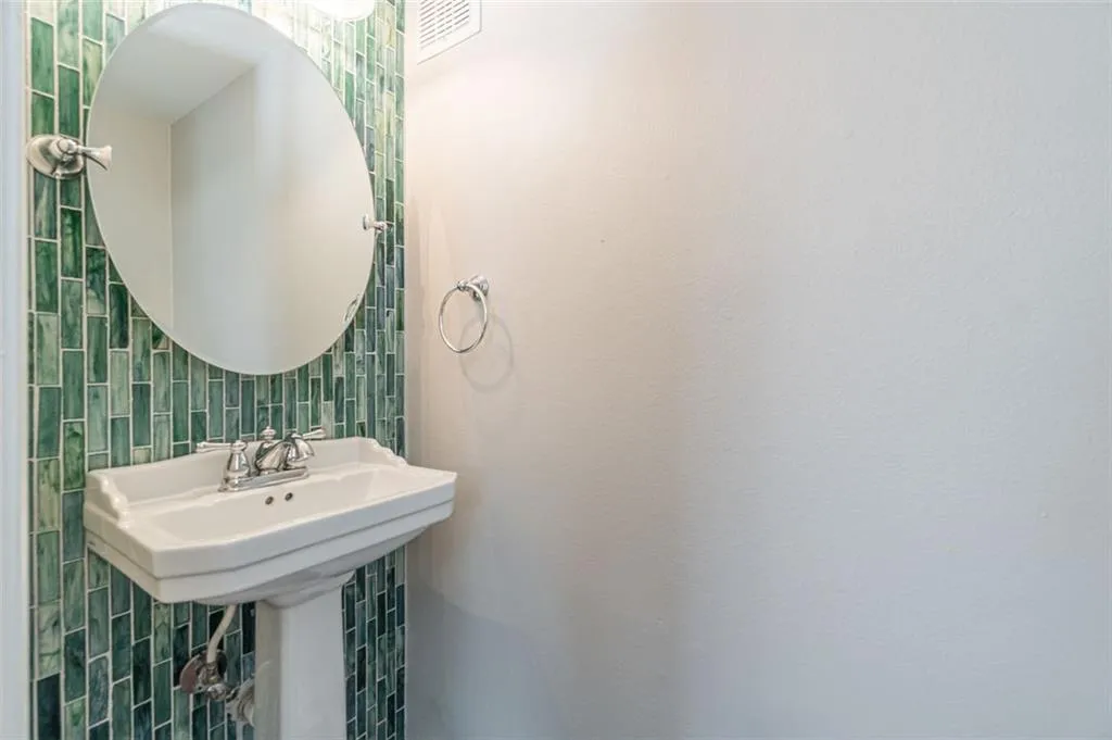 6940 Roswell Road Unit 6a, Sandy Springs, Georgia 30328, 2 Bedrooms Bedrooms, ,1 BathroomBathrooms,Residential,Sold,6940 Roswell Road Unit 6a,7067115