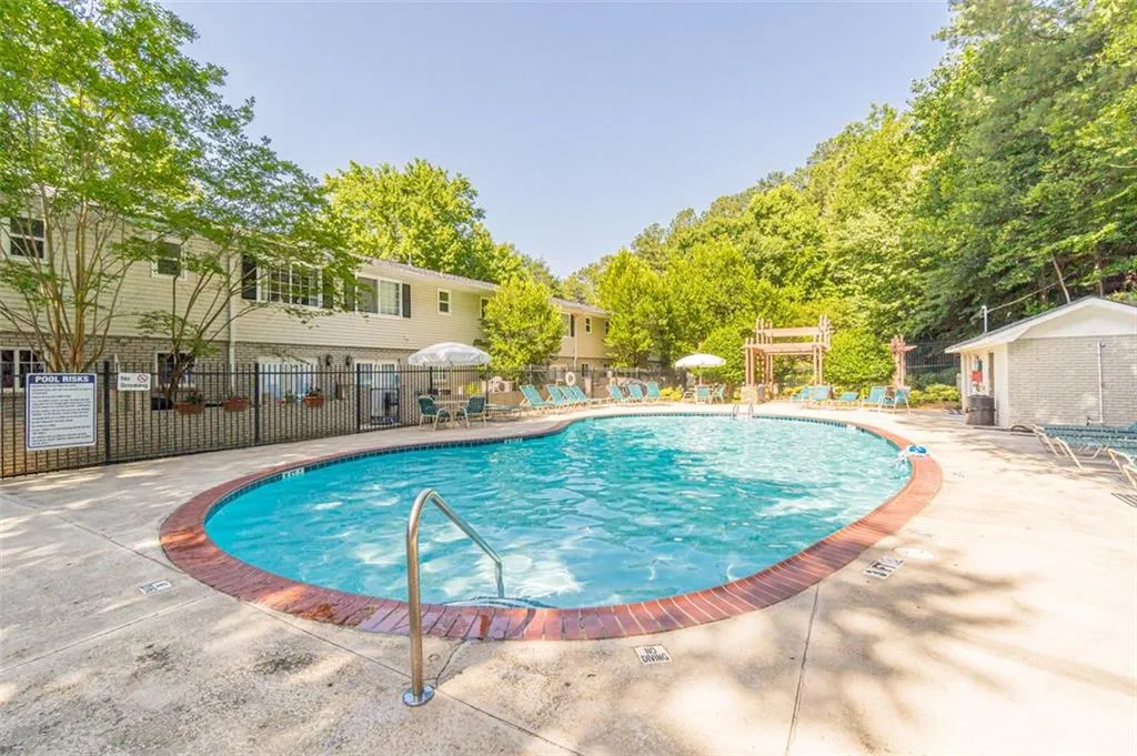 6940 Roswell Road Unit 6a, Sandy Springs, Georgia 30328, 2 Bedrooms Bedrooms, ,1 BathroomBathrooms,Residential,Sold,6940 Roswell Road Unit 6a,7067115