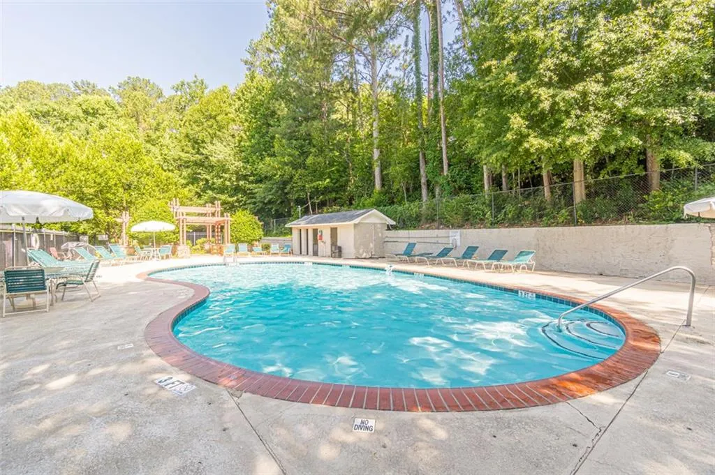 6940 Roswell Road Unit 6a, Sandy Springs, Georgia 30328, 2 Bedrooms Bedrooms, ,1 BathroomBathrooms,Residential,Sold,6940 Roswell Road Unit 6a,7067115