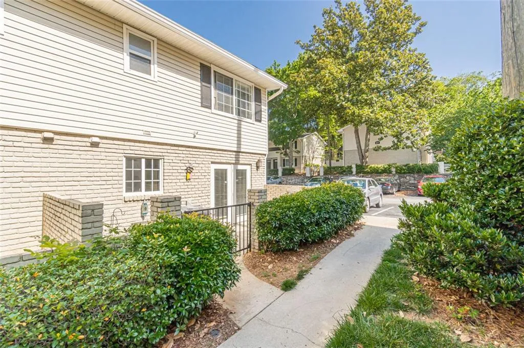 6940 Roswell Road Unit 6a, Sandy Springs, Georgia 30328, 2 Bedrooms Bedrooms, ,1 BathroomBathrooms,Residential,Sold,6940 Roswell Road Unit 6a,7067115