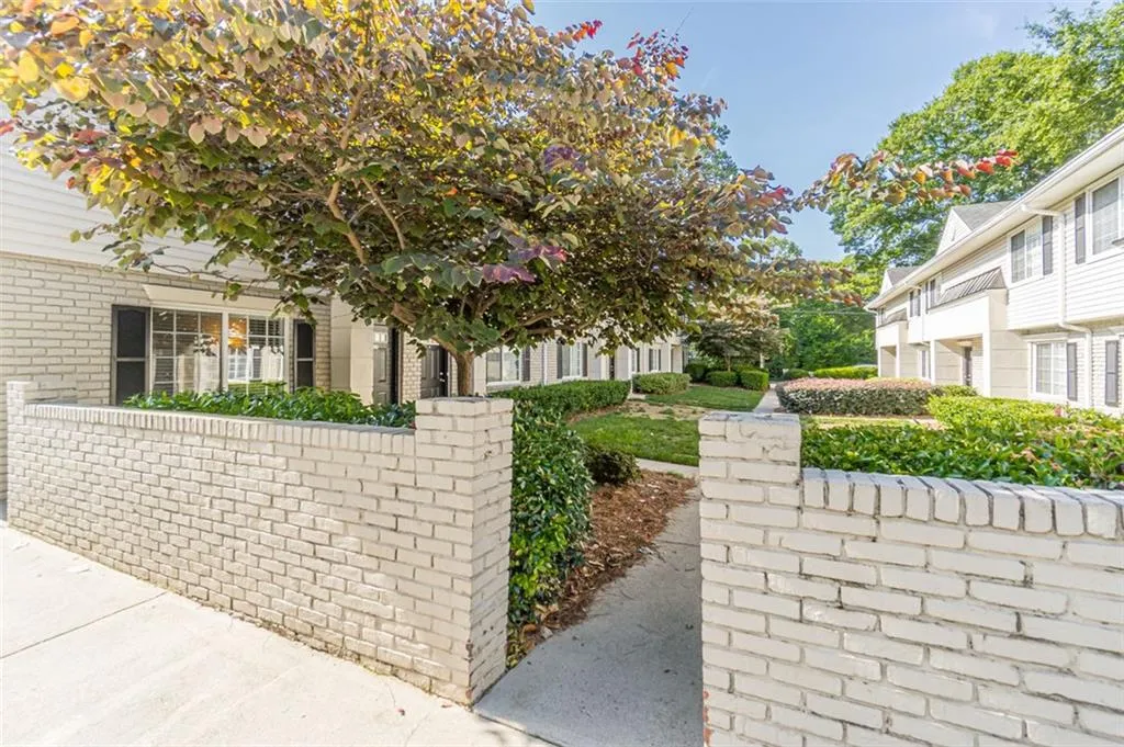 6940 Roswell Road Unit 6a, Sandy Springs, Georgia 30328, 2 Bedrooms Bedrooms, ,1 BathroomBathrooms,Residential,Sold,6940 Roswell Road Unit 6a,7067115