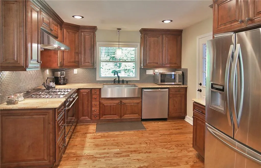 4535 Jolyn Place, Sandy Springs, Georgia 30342, 3 Bedrooms Bedrooms, ,2 BathroomsBathrooms,Residential,Sold,4535 Jolyn Place,5683592
