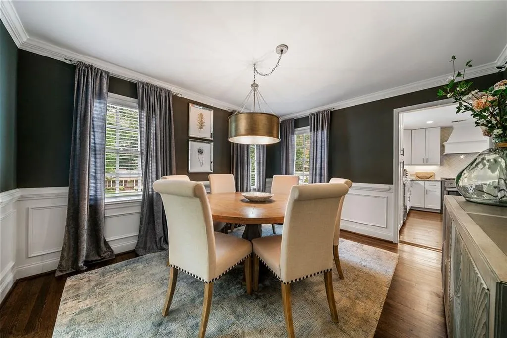 Separate formal Dining room.