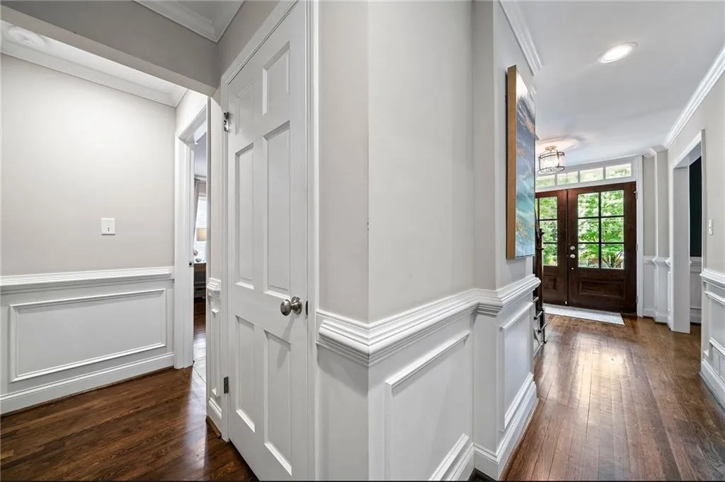 210 W Spalding Drive, Atlanta, Georgia 30328, 5 Bedrooms Bedrooms, ,3 BathroomsBathrooms,Residential,Sold,210 W Spalding Drive,7426010