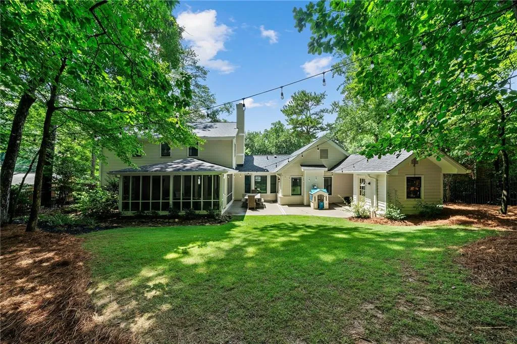 210 W Spalding Drive, Atlanta, Georgia 30328, 5 Bedrooms Bedrooms, ,3 BathroomsBathrooms,Residential,Sold,210 W Spalding Drive,7426010