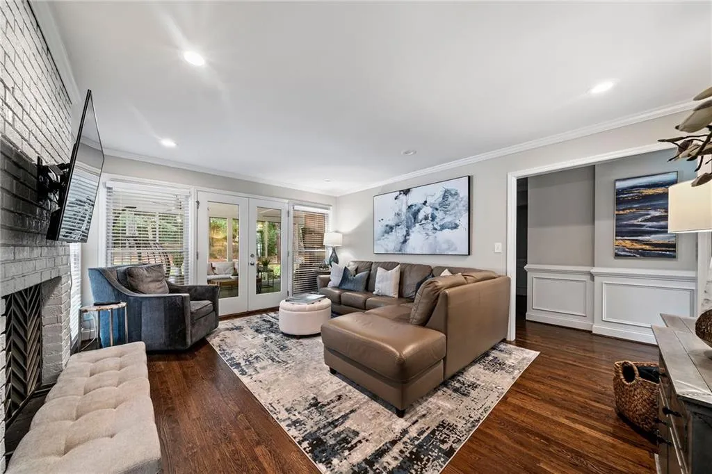 210 W Spalding Drive, Atlanta, Georgia 30328, 5 Bedrooms Bedrooms, ,3 BathroomsBathrooms,Residential,Sold,210 W Spalding Drive,7426010