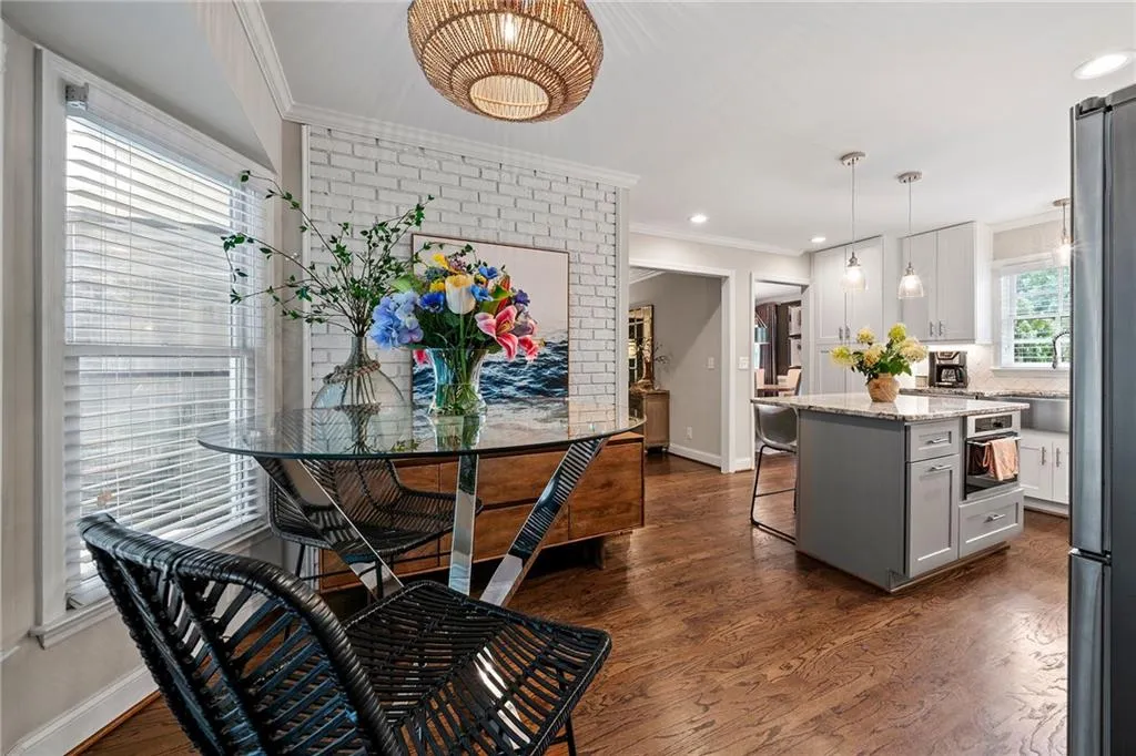 210 W Spalding Drive, Atlanta, Georgia 30328, 5 Bedrooms Bedrooms, ,3 BathroomsBathrooms,Residential,Sold,210 W Spalding Drive,7426010