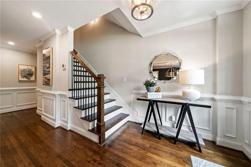210 W Spalding Drive, Atlanta, Georgia 30328, 5 Bedrooms Bedrooms, ,3 BathroomsBathrooms,Residential,Sold,210 W Spalding Drive,7426010