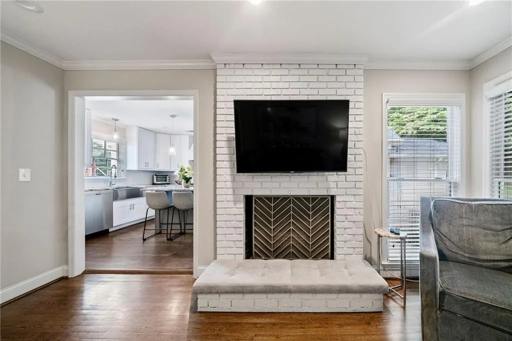 210 W Spalding Drive, Atlanta, Georgia 30328, 5 Bedrooms Bedrooms, ,3 BathroomsBathrooms,Residential,Sold,210 W Spalding Drive,7426010