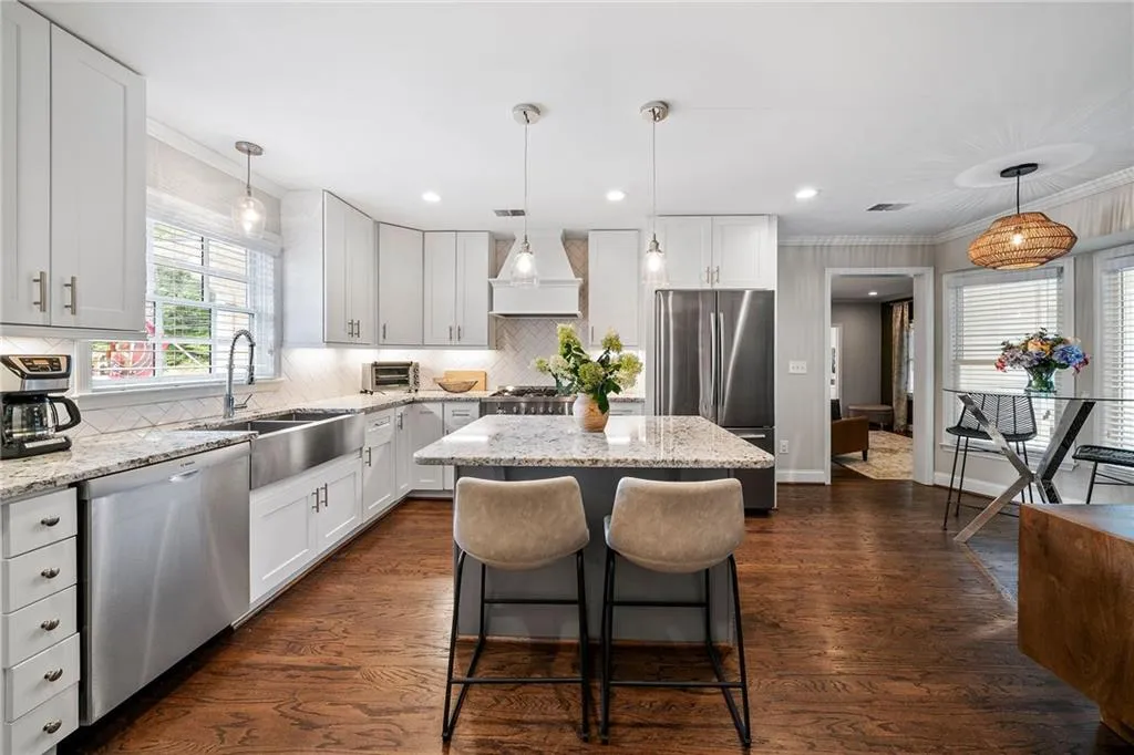 210 W Spalding Drive, Atlanta, Georgia 30328, 5 Bedrooms Bedrooms, ,3 BathroomsBathrooms,Residential,Sold,210 W Spalding Drive,7426010