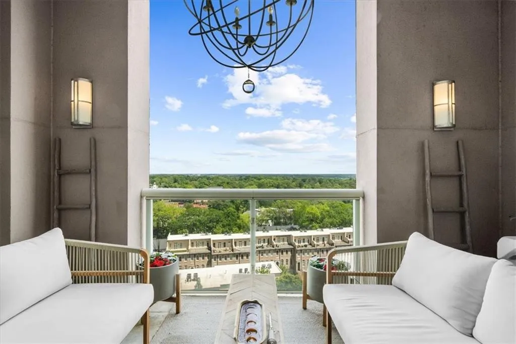 2881 Peachtree Road Ne Unit 1102, Atlanta, Georgia 30305, 2 Bedrooms Bedrooms, ,2 BathroomsBathrooms,Residential,For Sale,2881 Peachtree Road Ne Unit 1102,7690922
