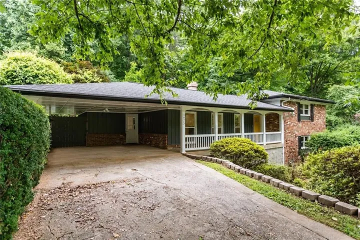 1025 Vistavia Circle, Decatur, Georgia 30033