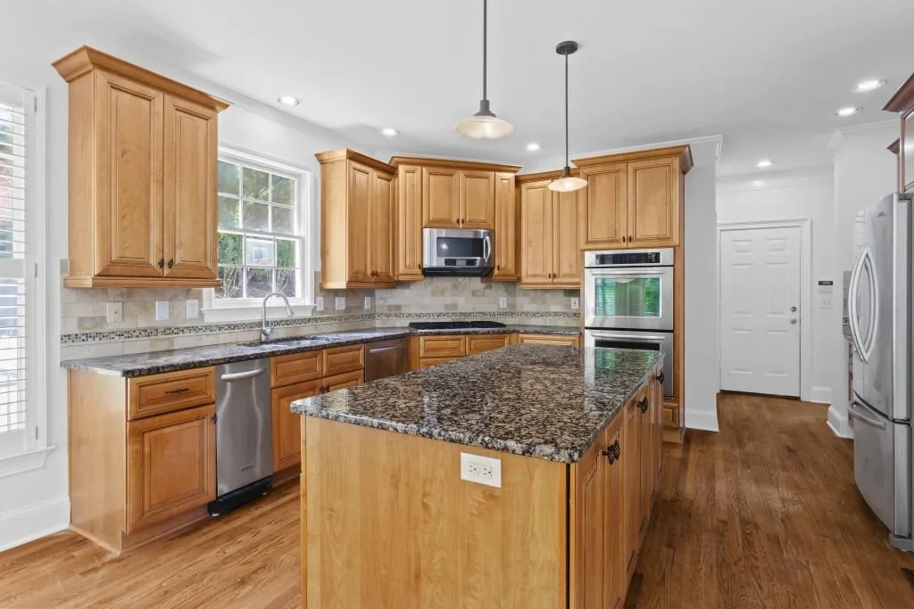 650 Eaton Place, Sandy Springs, Georgia 30350, 5 Bedrooms Bedrooms, ,4 BathroomsBathrooms,Residential,Sold,650 Eaton Place,7390624