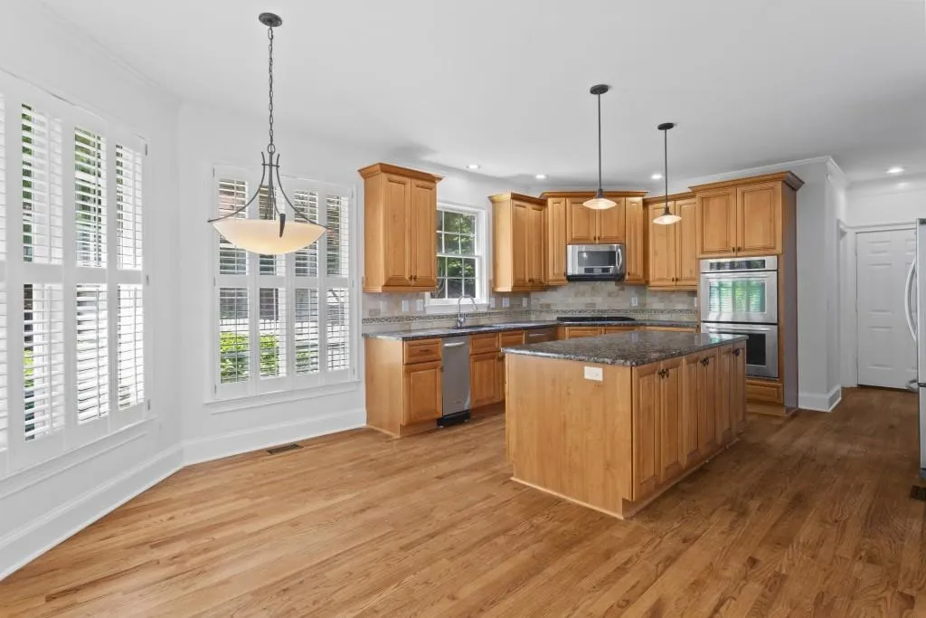650 Eaton Place, Sandy Springs, Georgia 30350, 5 Bedrooms Bedrooms, ,4 BathroomsBathrooms,Residential,Sold,650 Eaton Place,7390624