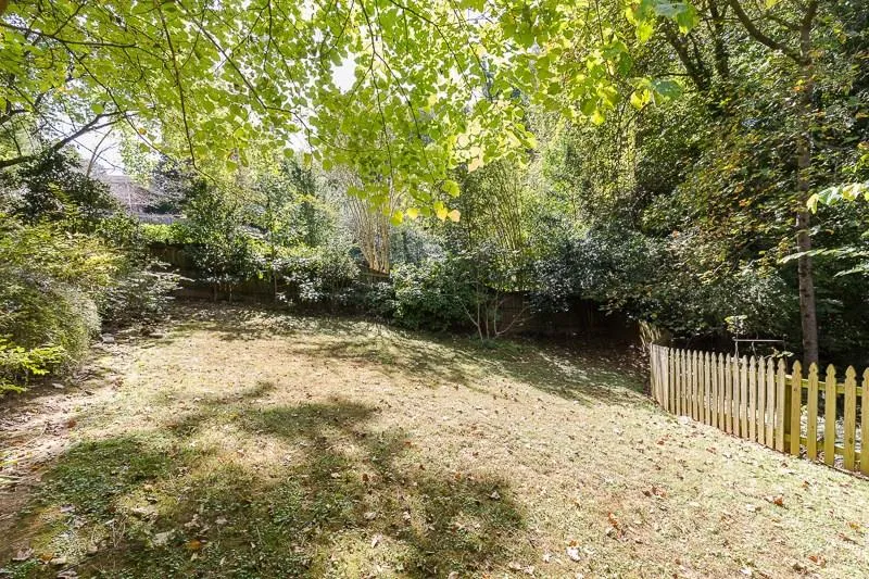 700 Starlight Lane, Atlanta, Georgia 30342, 3 Bedrooms Bedrooms, ,2 BathroomsBathrooms,Residential,Sold,700 Starlight Lane,6123623