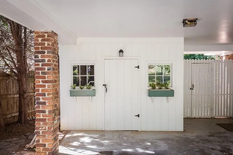 700 Starlight Lane, Atlanta, Georgia 30342, 3 Bedrooms Bedrooms, ,2 BathroomsBathrooms,Residential,Sold,700 Starlight Lane,6123623