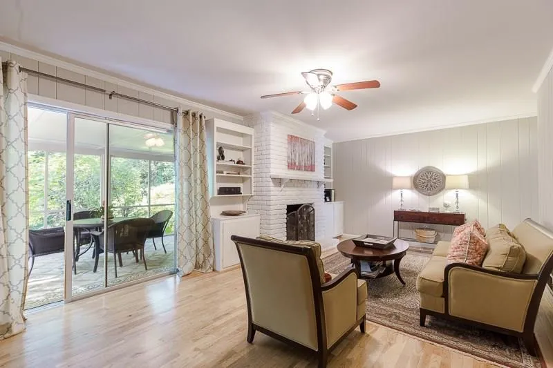 700 Starlight Lane, Atlanta, Georgia 30342, 3 Bedrooms Bedrooms, ,2 BathroomsBathrooms,Residential,Sold,700 Starlight Lane,6123623
