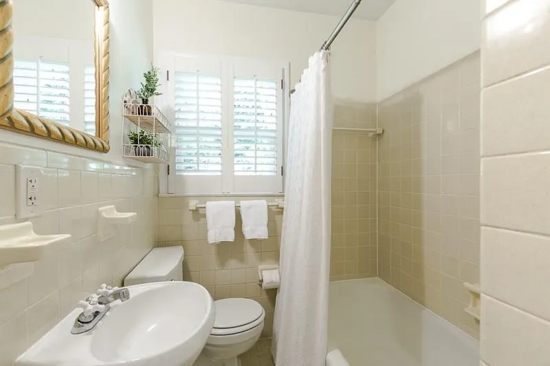 700 Starlight Lane, Atlanta, Georgia 30342, 3 Bedrooms Bedrooms, ,2 BathroomsBathrooms,Residential,Sold,700 Starlight Lane,6123623