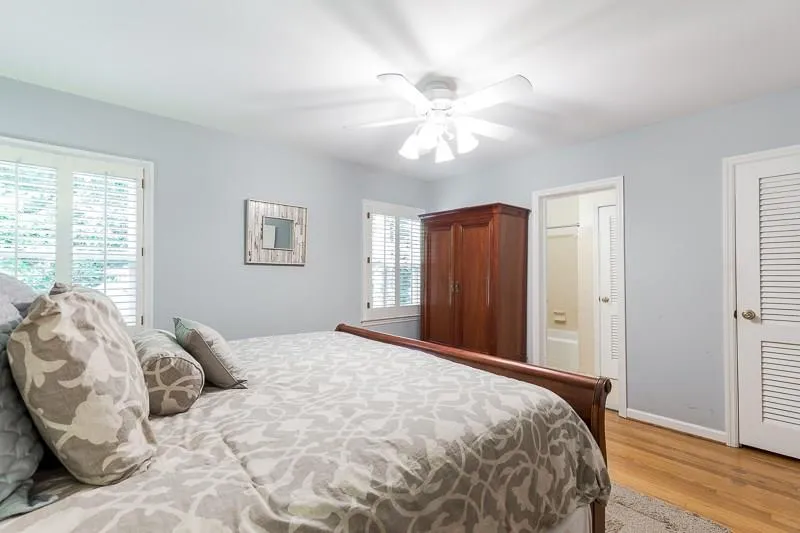 700 Starlight Lane, Atlanta, Georgia 30342, 3 Bedrooms Bedrooms, ,2 BathroomsBathrooms,Residential,Sold,700 Starlight Lane,6123623