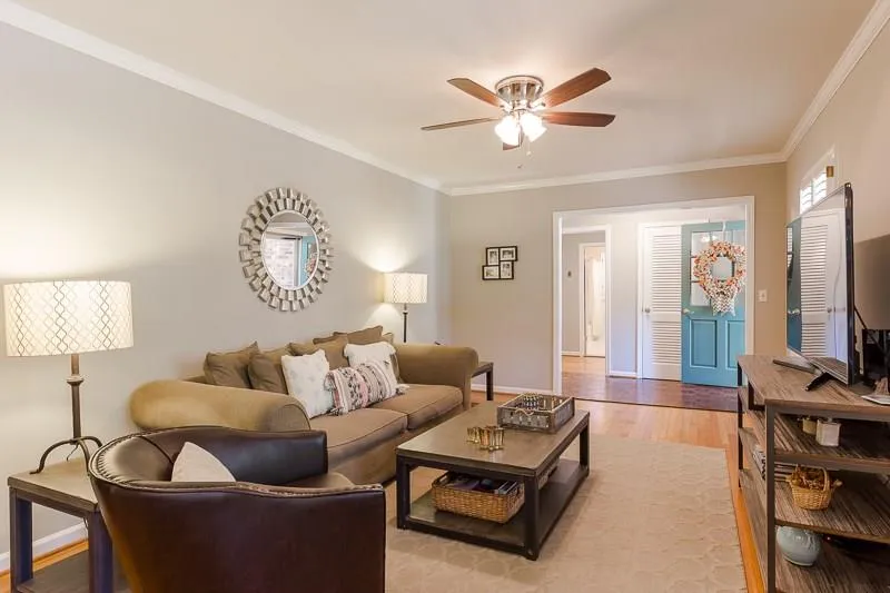 700 Starlight Lane, Atlanta, Georgia 30342, 3 Bedrooms Bedrooms, ,2 BathroomsBathrooms,Residential,Sold,700 Starlight Lane,6123623