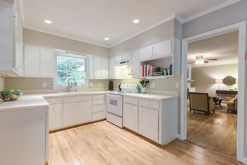 700 Starlight Lane, Atlanta, Georgia 30342, 3 Bedrooms Bedrooms, ,2 BathroomsBathrooms,Residential,Sold,700 Starlight Lane,6123623