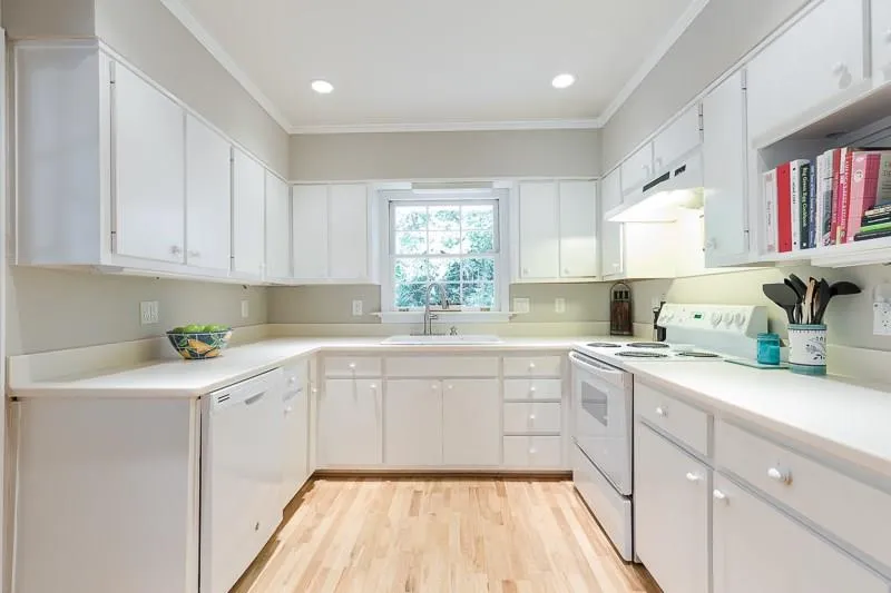 700 Starlight Lane, Atlanta, Georgia 30342, 3 Bedrooms Bedrooms, ,2 BathroomsBathrooms,Residential,Sold,700 Starlight Lane,6123623