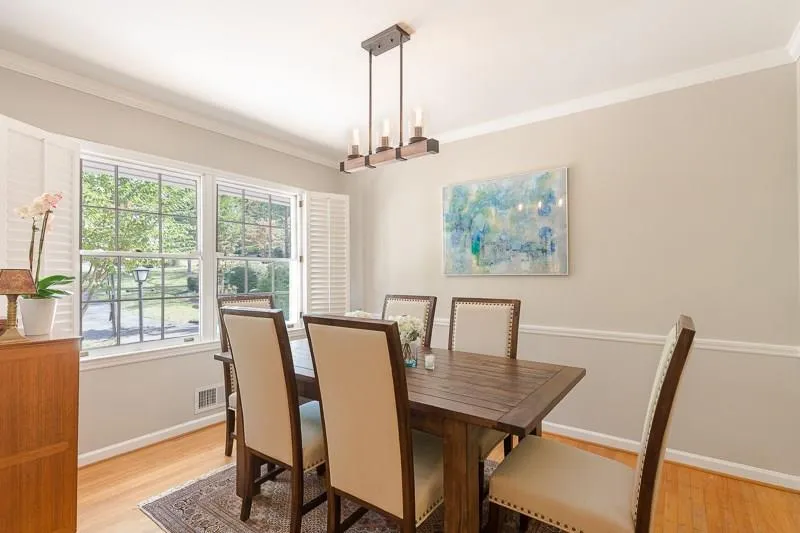 700 Starlight Lane, Atlanta, Georgia 30342, 3 Bedrooms Bedrooms, ,2 BathroomsBathrooms,Residential,Sold,700 Starlight Lane,6123623