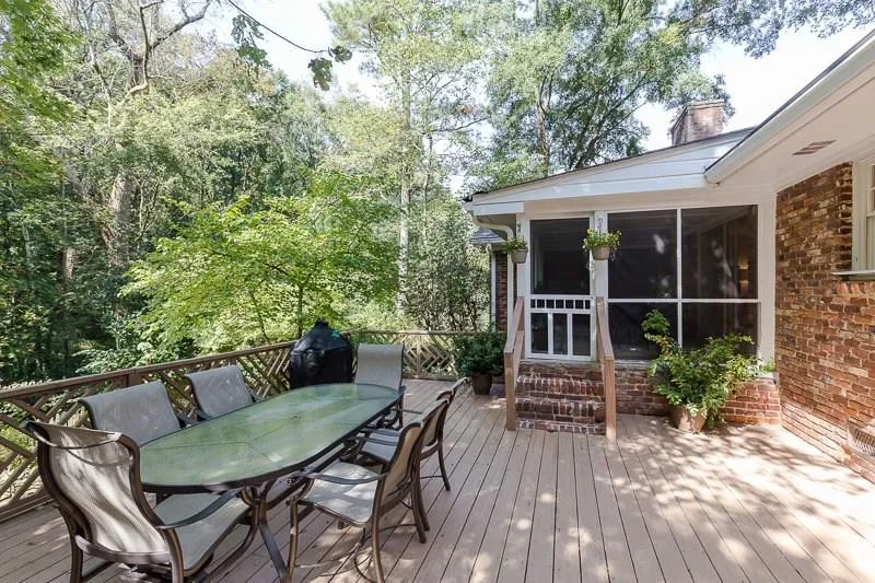 700 Starlight Lane, Atlanta, Georgia 30342, 3 Bedrooms Bedrooms, ,2 BathroomsBathrooms,Residential,Sold,700 Starlight Lane,6123623