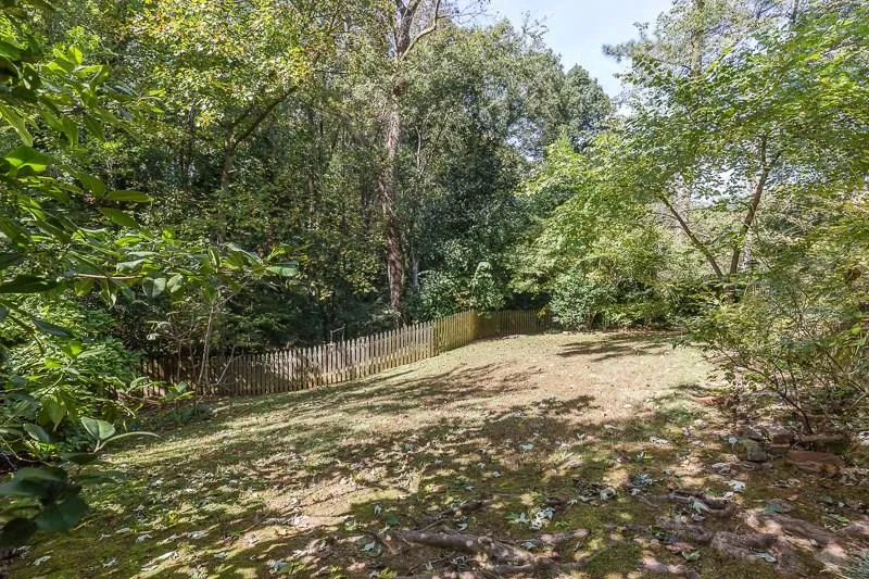 700 Starlight Lane, Atlanta, Georgia 30342, 3 Bedrooms Bedrooms, ,2 BathroomsBathrooms,Residential,Sold,700 Starlight Lane,6123623