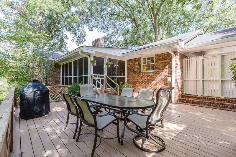 700 Starlight Lane, Atlanta, Georgia 30342, 3 Bedrooms Bedrooms, ,2 BathroomsBathrooms,Residential,Sold,700 Starlight Lane,6123623