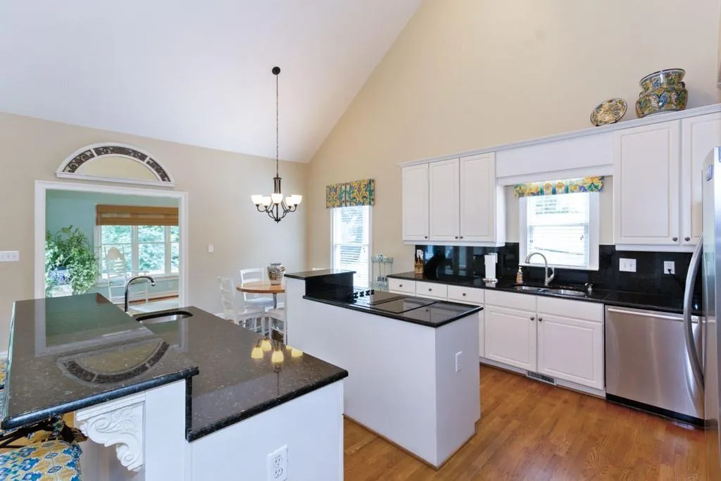 535 Fountain Oaks Way, Sandy Springs, Georgia 30342, 4 Bedrooms Bedrooms, ,3 BathroomsBathrooms,Residential,Sold,535 Fountain Oaks Way,6766009