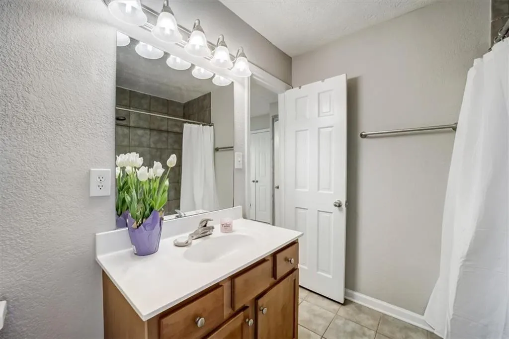 255 Winding River Drive Unit E, Sandy Springs, Georgia 30350, 2 Bedrooms Bedrooms, ,1 BathroomBathrooms,Residential,Sold,255 Winding River Drive Unit E,7212681