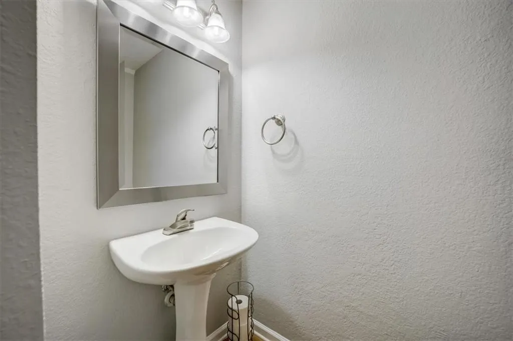255 Winding River Drive Unit E, Sandy Springs, Georgia 30350, 2 Bedrooms Bedrooms, ,1 BathroomBathrooms,Residential,Sold,255 Winding River Drive Unit E,7212681