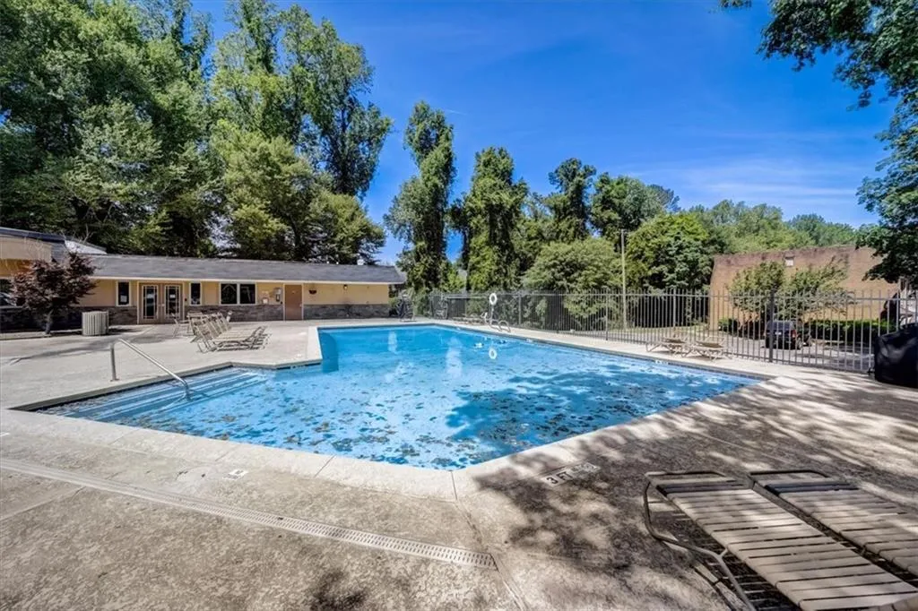 255 Winding River Drive Unit E, Sandy Springs, Georgia 30350, 2 Bedrooms Bedrooms, ,1 BathroomBathrooms,Residential,Sold,255 Winding River Drive Unit E,7212681