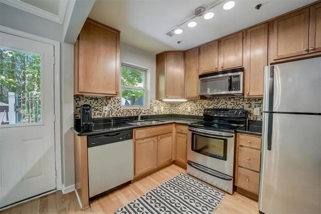 255 Winding River Drive Unit E, Sandy Springs, Georgia 30350, 2 Bedrooms Bedrooms, ,1 BathroomBathrooms,Residential,Sold,255 Winding River Drive Unit E,7212681