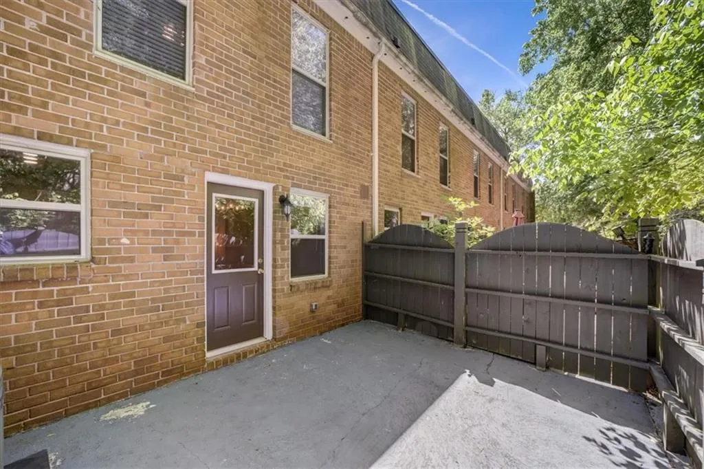 255 Winding River Drive Unit E, Sandy Springs, Georgia 30350, 2 Bedrooms Bedrooms, ,1 BathroomBathrooms,Residential,Sold,255 Winding River Drive Unit E,7212681