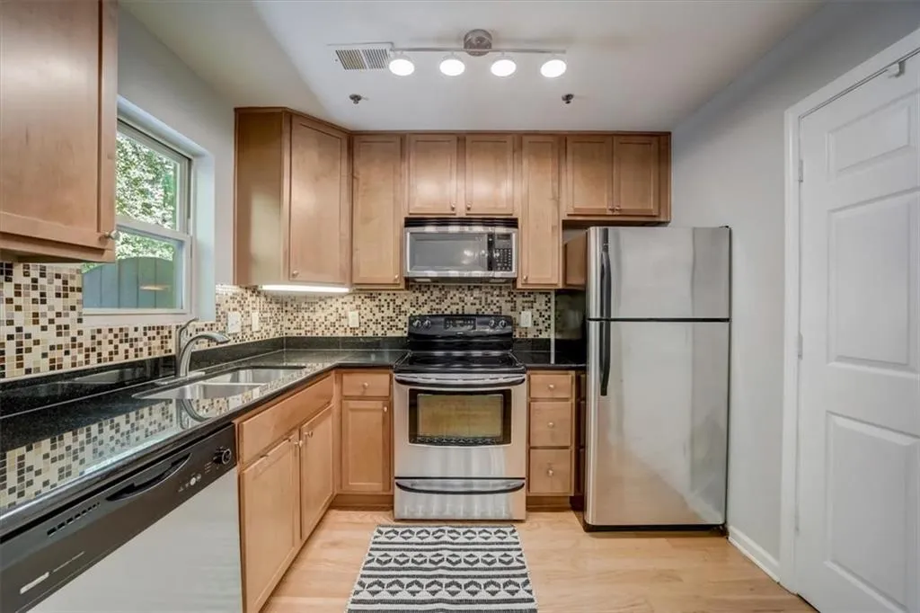 255 Winding River Drive Unit E, Sandy Springs, Georgia 30350, 2 Bedrooms Bedrooms, ,1 BathroomBathrooms,Residential,Sold,255 Winding River Drive Unit E,7212681