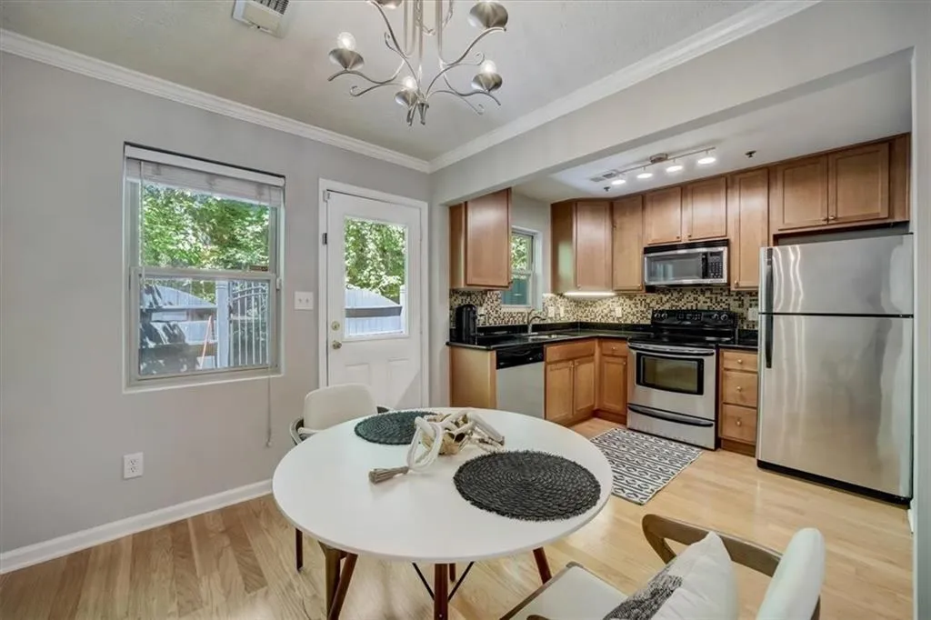 255 Winding River Drive Unit E, Sandy Springs, Georgia 30350, 2 Bedrooms Bedrooms, ,1 BathroomBathrooms,Residential,Sold,255 Winding River Drive Unit E,7212681