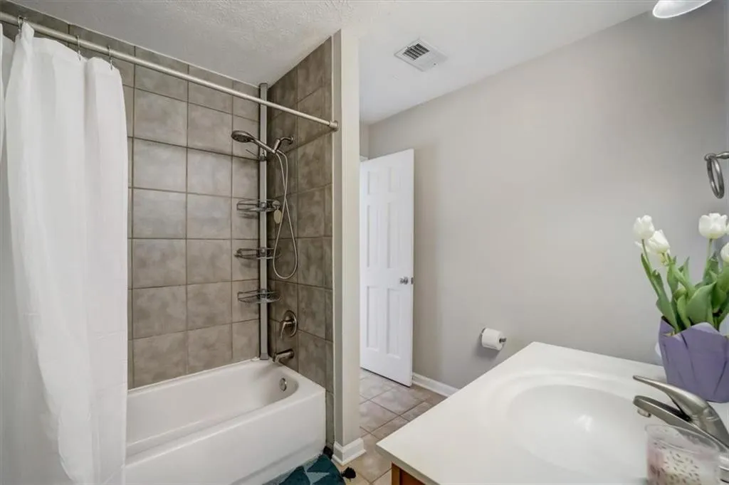 255 Winding River Drive Unit E, Sandy Springs, Georgia 30350, 2 Bedrooms Bedrooms, ,1 BathroomBathrooms,Residential,Sold,255 Winding River Drive Unit E,7212681