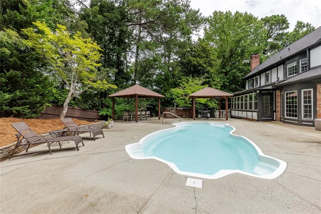 7765 Dunvegan Close, Sandy Springs, Georgia 30350, 4 Bedrooms Bedrooms, ,3 BathroomsBathrooms,Residential,For Sale,7765 Dunvegan Close,7619214