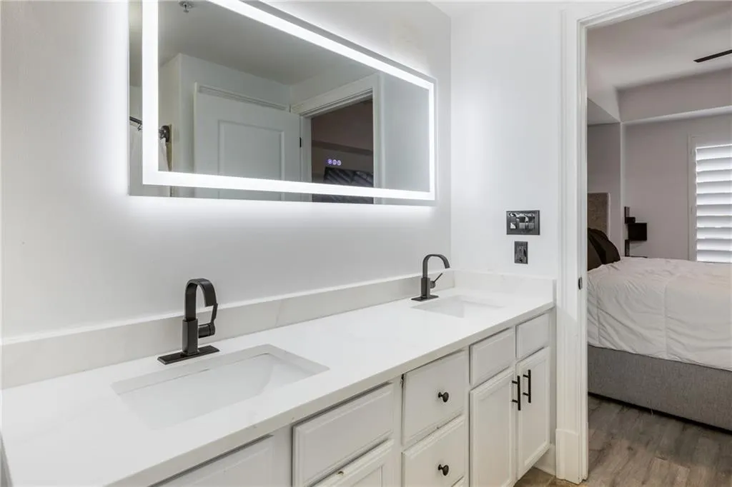 200 River Vista Drive Unit 608, Atlanta, Georgia 30339, 2 Bedrooms Bedrooms, ,2 BathroomsBathrooms,Residential,For Sale,200 River Vista Drive Unit 608,7640421